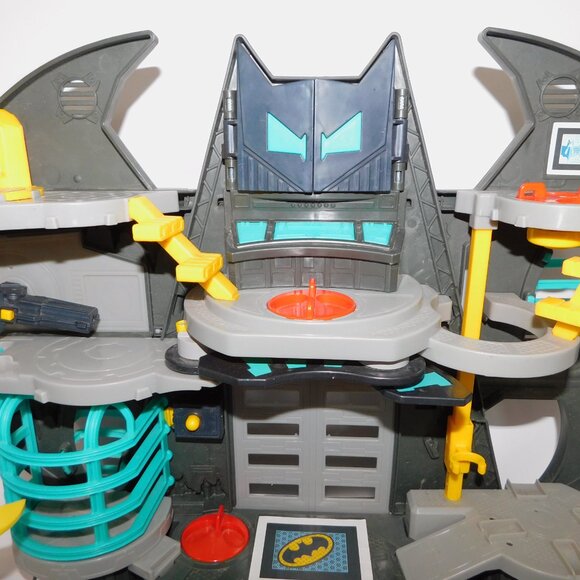 Fisher Price Imaginext DC Super Friends Batman Batcave w Accessories Figures - Picture 7 of 10